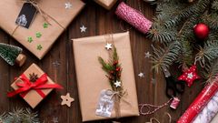 6 (super nemme til super kreative) måder at give et træ i gave til jul